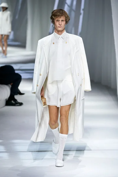 Look 11